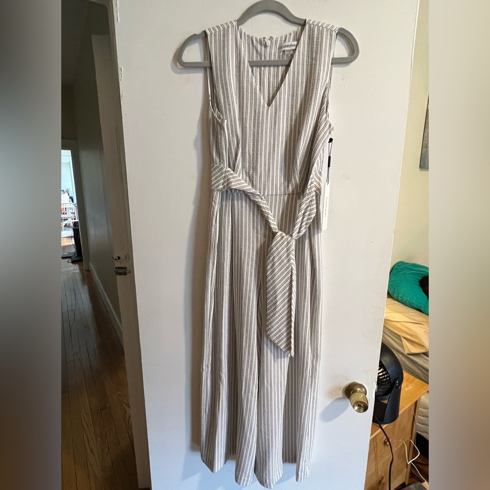 NWT Calvin Klein White Black Striped Jumpsuit V-Neck Sleeveless Tie Belt W8